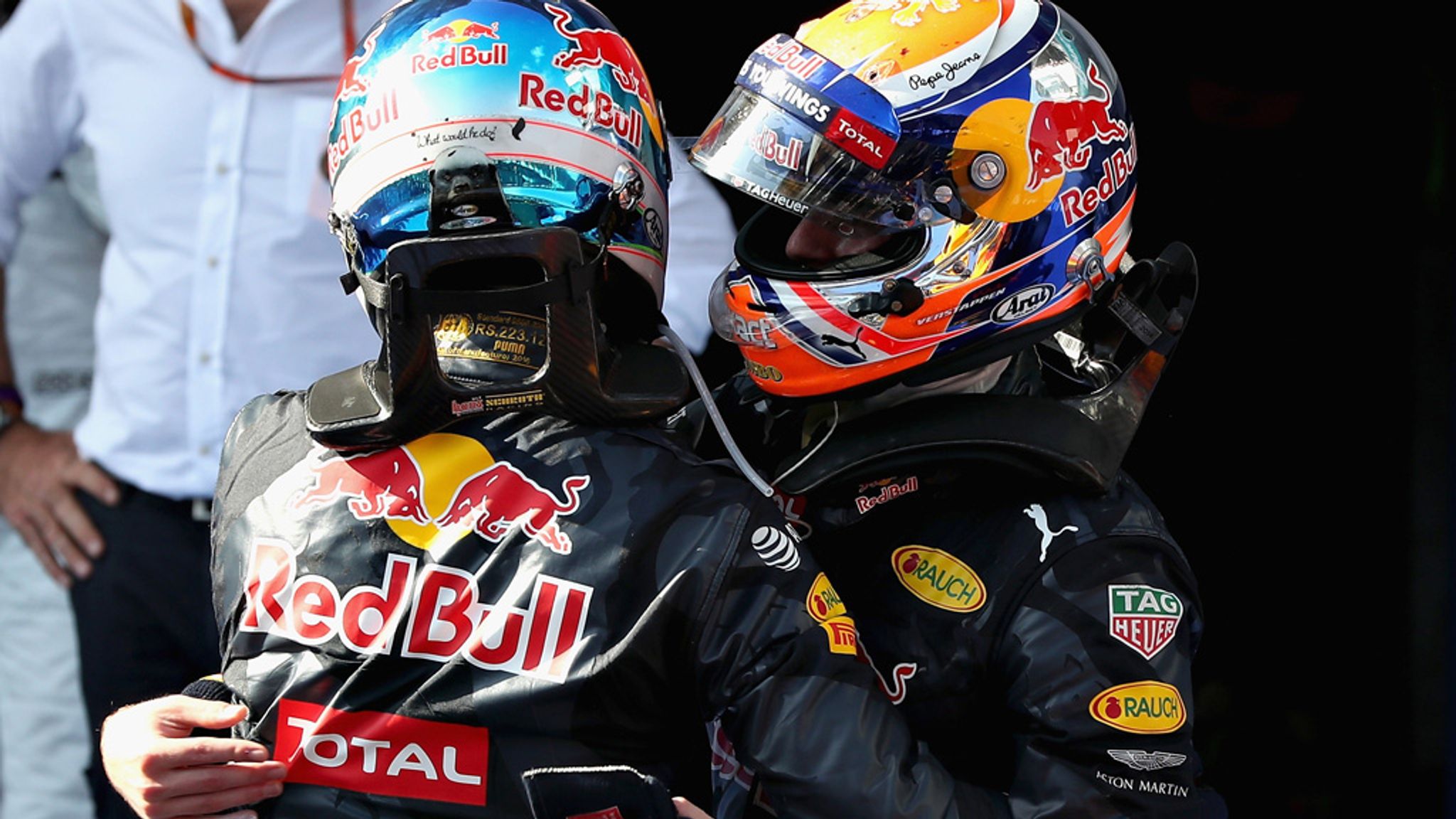 Malaysia GP 2016: Daniel Ricciardo wins after Lewis Hamilton's engine ...