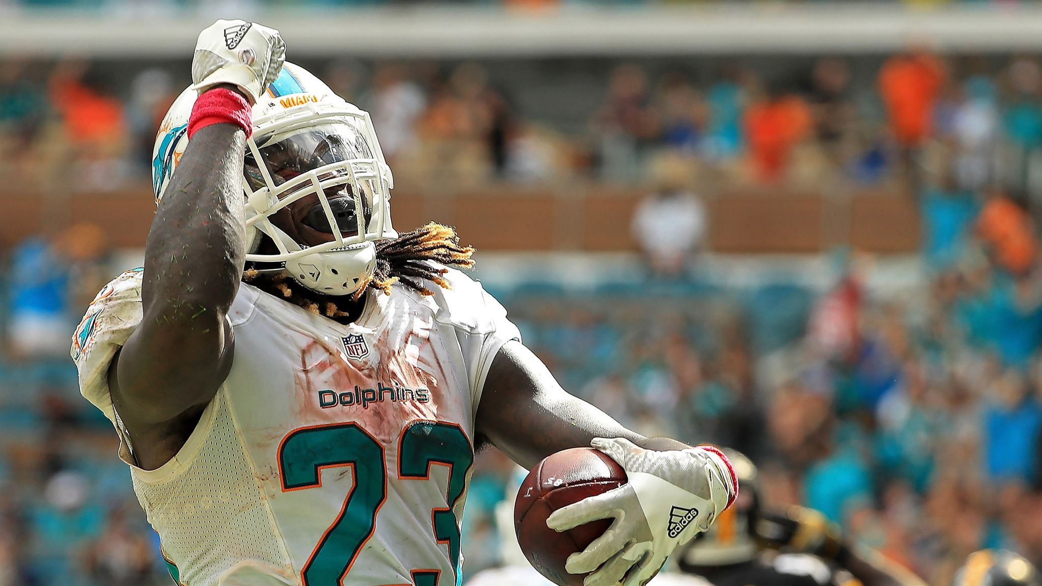 Ajayi, Dolphins knock off Steelers