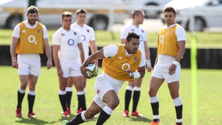 Ben Te'o runs with the ball during an England training session in Sydney