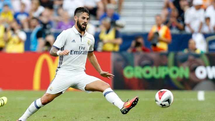 COLUMBUS, OH - JULY 27:  Isco #22 of Real Madrid C.F. controls the ball during the game against Paris Saint-Germain F.C. on July 27, 2016 at Ohio Stadium i