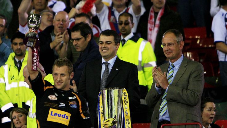 Leeds's Rob Burrow Recives man of Mach Harry Sunderland award Trophy - 13/10/07