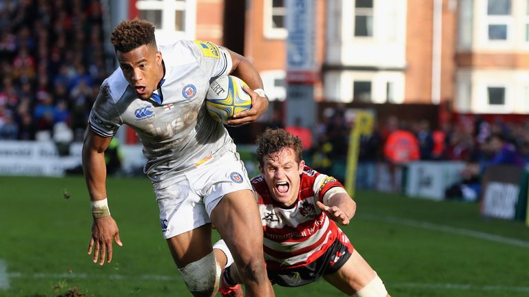 GLOUCESTER, ENGLAND - OCTOBER 01:  Anthony Watson of Bath breaks clear of Billy Burns  to score the first try during the Aviva Premiership match between Gl