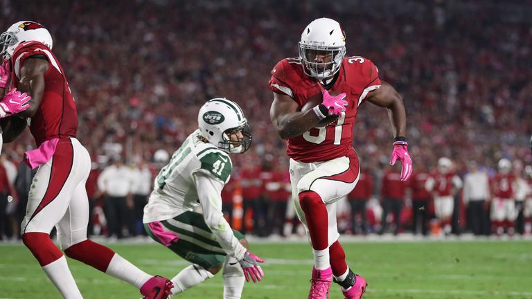 GLENDALE, AZ - OCTOBER 17:  Running back David Johnson #31 of the Arizona Cardinals rushes the football two yards for a touchdown against the New York Jets