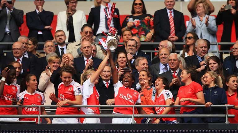 Arsenal beat Chelsea to win the SSE Women's FA Cup for a 14 time