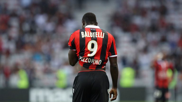 Mario Balotelli is sent off for Nice