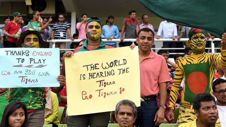 DHAKA, BANGLADESH - OCTOBER 07:  Bangladesh fans during the 1st One Day International match between Bangladesh and England at Sher-e-Bangla National Cricke