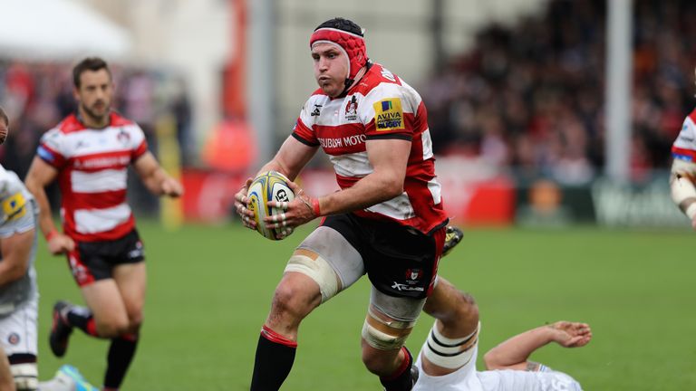 GLOUCESTER, ENGLAND - OCTOBER 01:  Ben Morgan of Gloucester charges upfield during the Aviva Premiership match between Gloucester and Bath at Kingsholm Sta