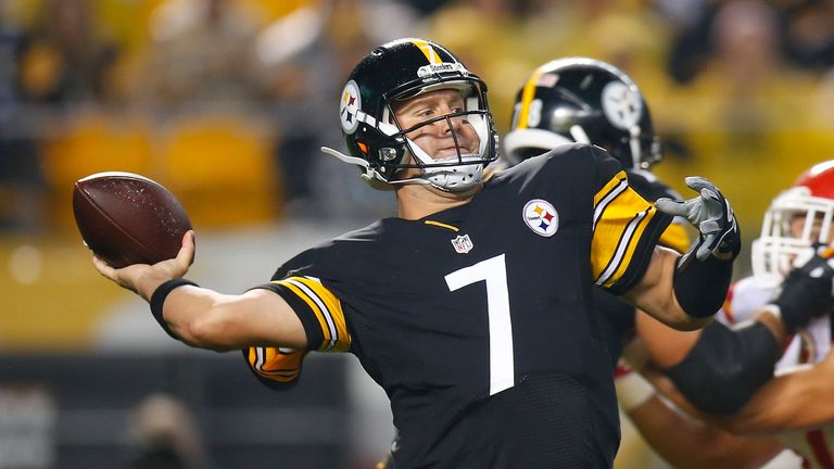 PITTSBURGH, PA - OCTOBER 02:  Ben Roethlisberger #7 of the Pittsburgh Steelers drops back to pass in the first quarter during the game against the Kansas C