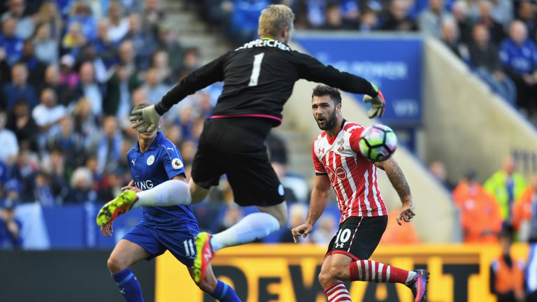 Charlie Austin tried to chip Kasper Schmeichel when it seemed easier to shoot on the ground