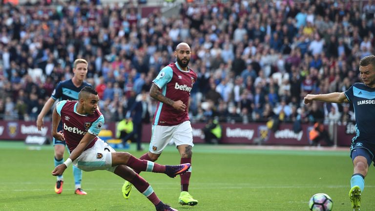 West Ham United's French midfielder Dimitri Payet (L) scores