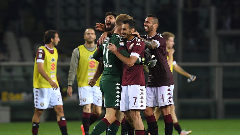TURIN, ITALY - OCTOBER 02:  Joe Hart (C) of FC Torino celebrates victory with team mates at the end of the Serie A match between FC Torino and ACF Fiorenti