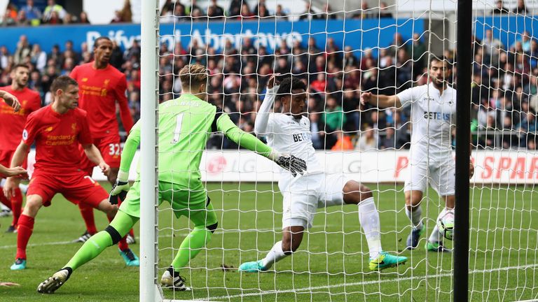 Leroy Fer of Swansea City scores his side's first goal during the Premier League match between Swansea City and Liverpool