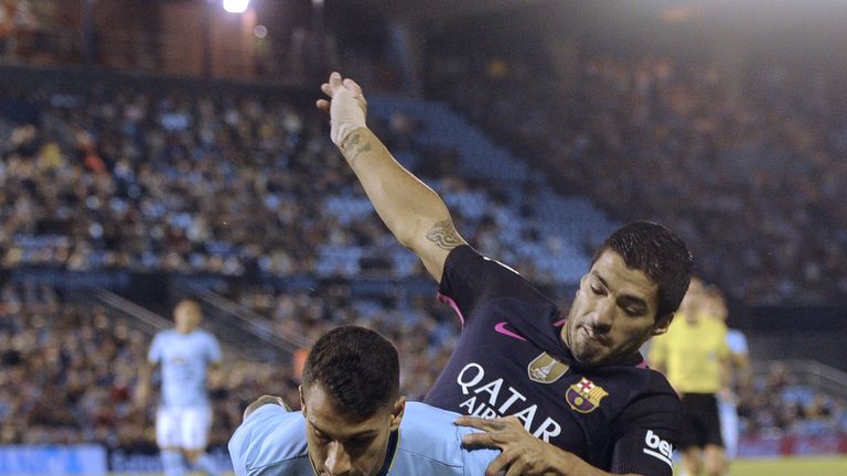 Barcelona's Uruguayan forward Luis Suarez (R) vies with Celta Vigo's defender Hugo Mallo during the Spanish league football match RC Celta de Vigo vs FC Ba