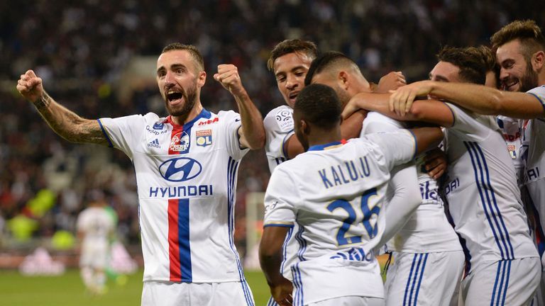 Lyon's Spanish midfielder Sergi Darder (L) celebrates with teammates at the end of the French L1 football match between Lyon and AS Saint-Etienne at the Pa