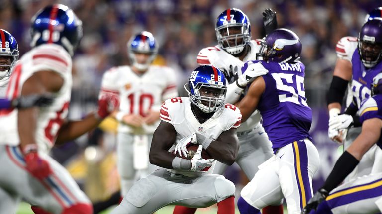 MINNEAPOLIS, MN - OCTOBER 3: Orleans Darkwa #26 of the New York Giants carries the ball in the first quarter of the game against the Minnesota Vikings on O