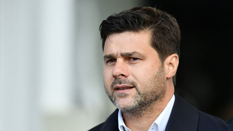 Mauricio Pochettino looks on during the match between Tottenham and Manchester City
