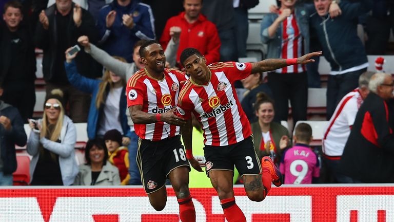 SUNDERLAND, ENGLAND - OCTOBER 01: Patrick van Aanholt of Sunderland (R) celebrates scoring his sides first goal with team mate Jermain Defoe of Sunderland 