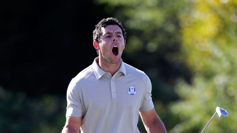 CHASKA, MN - OCTOBER 01:  Rory McIlroy of Europe reacts after a putt on the tenth green during afternoon fourball matches of the 2016 Ryder Cup at Hazeltin