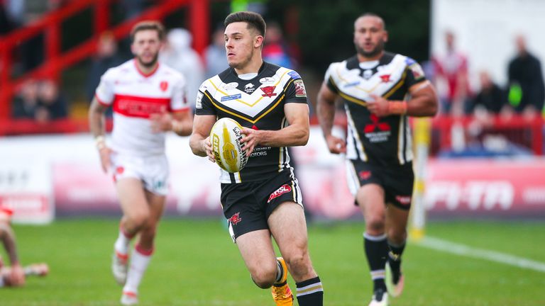 Salford's Niall Evalds makes a break against Hull KR