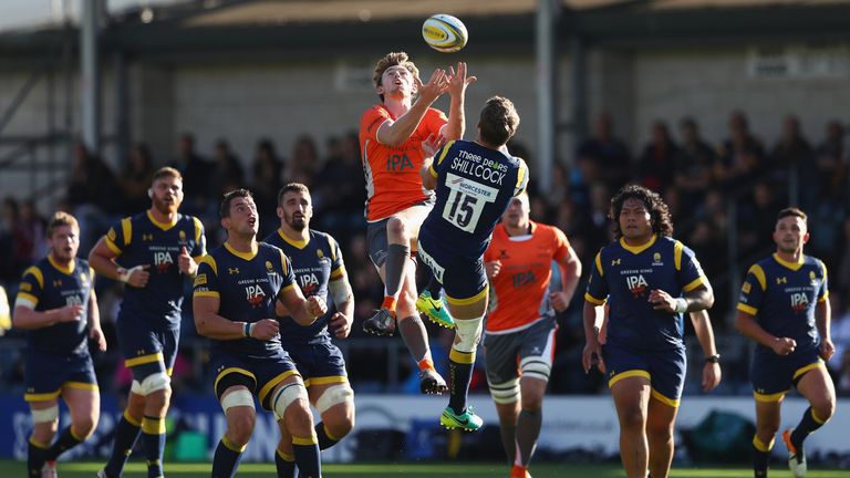 Simon Hammersley competes for a high ball with Worcester's Jamie Shillcock