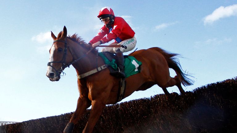 Jamie Moore riding Sire De Grugy