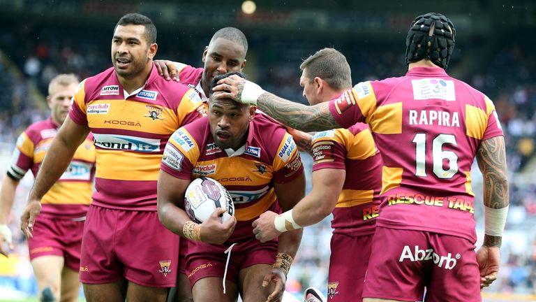 NEWCASTLE UPON TYNE, ENGLAND - MAY 22:  Ukuma Taai (C) of Huddersfield Giants celebrates with teamates after scoring a try during the First Utility Super L