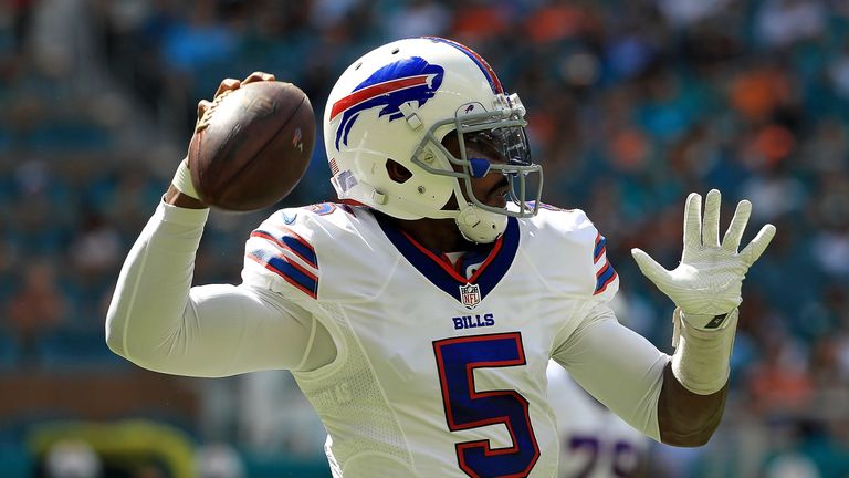  Tyrod Taylor passes during a game against the Miami Dolphins