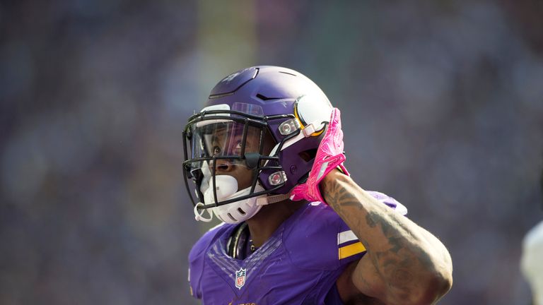 Minnesota Vikings' Jerick McKinnon celebrates during the first quarter at U.S. Bank Stadium