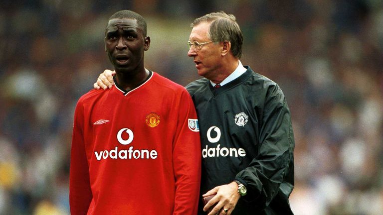 13 Aug 2000:  Manager Alex Ferguson of Manchester United consoles Andy Cole after losing to Cheslea during the match between Chelsea and Manchester United 
