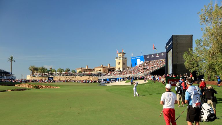 Andy Sullivan watches champion Rory McIlroy on the final hole of the 2015 DP World Tour Championship