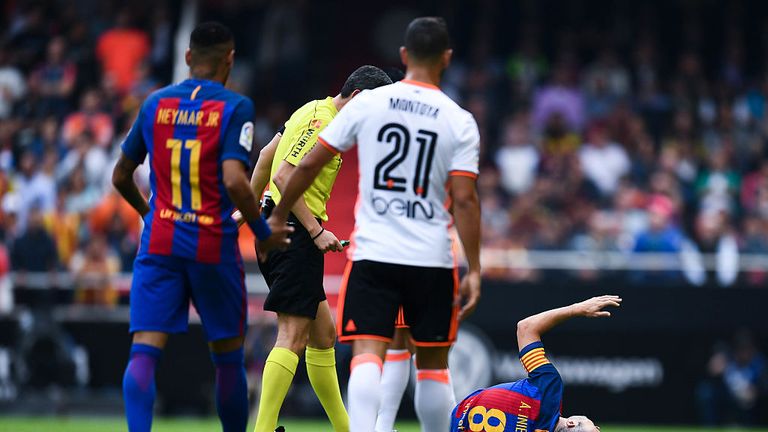 Iniesta rolls in agony after his knee injury