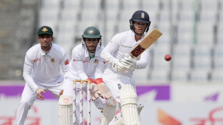 England's Ben Duckett (R) plays a shot as Bangladesh wicketkeeper Mushfiqur Rahim and Mahmudullah (L) look on