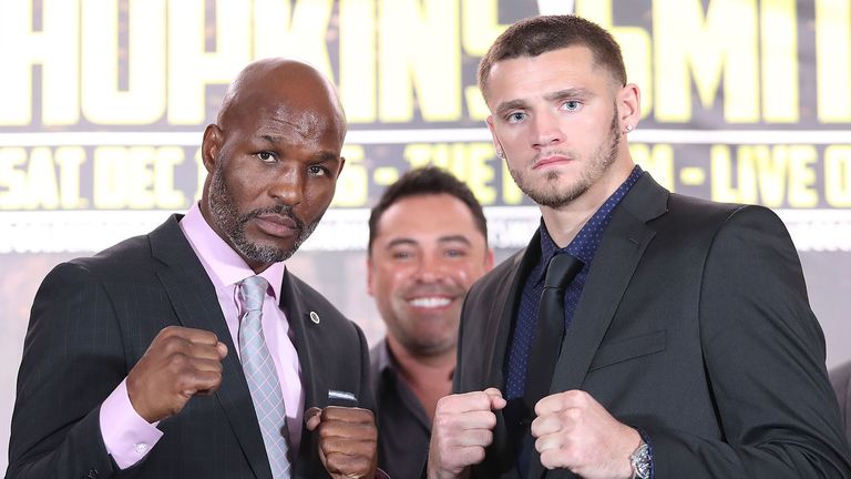 Bernard Hopkins (l) and Joe Smith