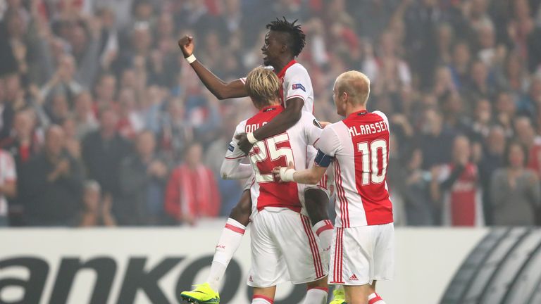 AMSTERDAM, NETHERLANDS - SEPTEMBER 29:  (L-R) Kasper Dolberg #25 of Ajax is congratulated by teammates Bertrand Traore and Davy Klaassen of Ajax after scor