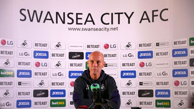 Bob Bradley addresses the English media