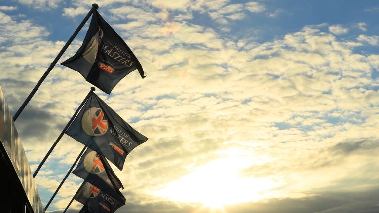WATFORD, ENGLAND - OCTOBER 12:  The sun rises over the course at The Grove on October 12, 2016 in Watford, England.  (Photo by Andrew Redington/Getty Image