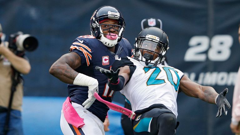 CHICAGO, IL - OCTOBER 16: Jalen Ramsey #20 of the Jacksonville Jaguars defends a pass to Alshon Jeffery #17 of the Chicago Bears in the first quarter of th
