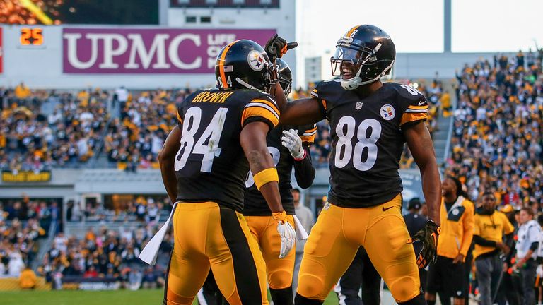 PITTSBURGH, PA - OCTOBER 23:  Darrius Heyward-Bey #88 celebrates his touchdown reception with Antonio Brown #84 of the Pittsburgh Steelers in the second qu