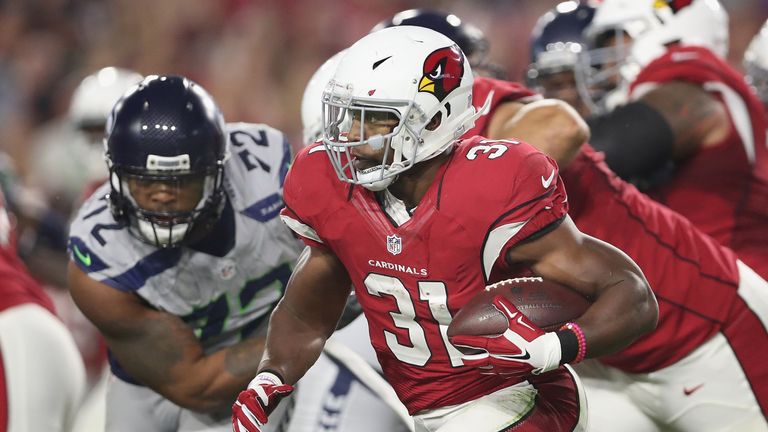 GLENDALE, AZ - OCTOBER 23:  Running back David Johnson #31 of the Arizona Cardinals rushes the football against the Seattle Seahawks during the first quart