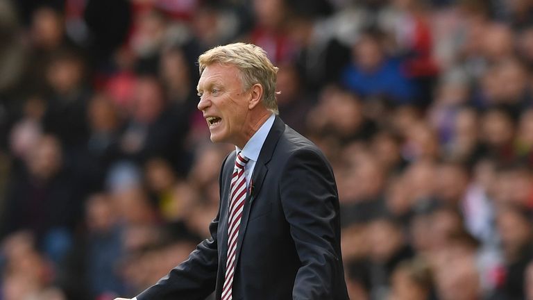 David Moyes urges on his Sunderland side against Arsenal