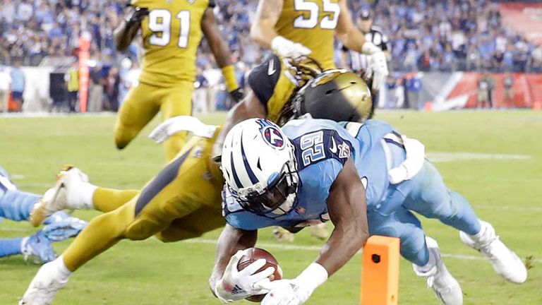 The excellent DeMarco Murray dives for a touchdown during the second quarter 