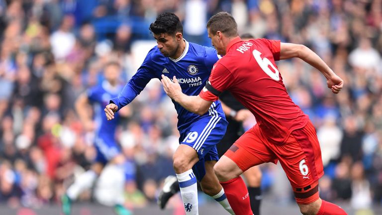 Chelsea's Diego Costa (L) vies with Leicester City's Robert Huth