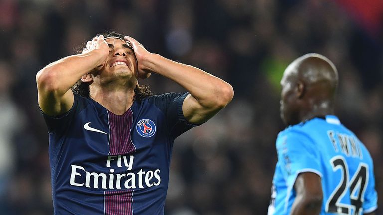 Paris Saint-Germain's Uruguayan forward Edinson Cavani reacts after missing an opportunity to score during the French L1 football match between Paris Saint