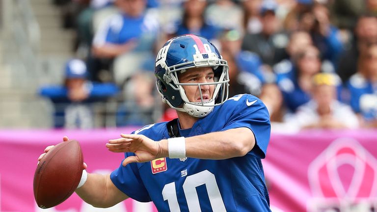 EAST RUTHERFORD, NJ - OCTOBER 16:  Eli Manning #10 of the New York Giants throws a pass against the Baltimore Ravens during the first half of the game at M