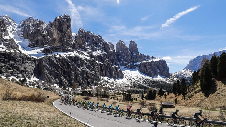 The peloton climbs the Gardena pass during the 14th stage of the 99th Giro d'Italia, Tour of Italy, from Farra d'Alpago to Corvara on May 21, 2016. Generic