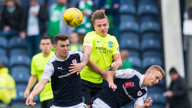 Hibernian's Jason Cummings (c) tangles with Raith's Ross Matthews and Bobby Barr