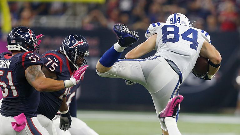 HOUSTON, TX - OCTOBER 08: Jack Doyle #84 of the Indianapolis Colts is tripped up by Kareem Jackson #25 of the Houston Texans n the fourth quarter on Octobe