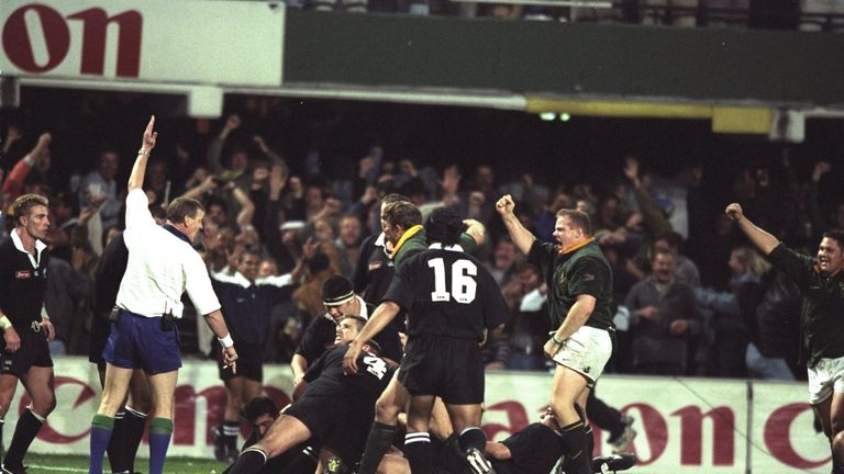 15 Aug 1998:  James Dalton of South Africa scores the match winning try during the Tri-Nations match against New Zealand at Kings Park in Durban,