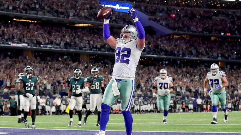 ARLINGTON, TX - OCTOBER 30:  Jason Witten #82 of the Dallas Cowboys celebrates after scoring the game winning touchdown against the Philadelphia Eagles in 