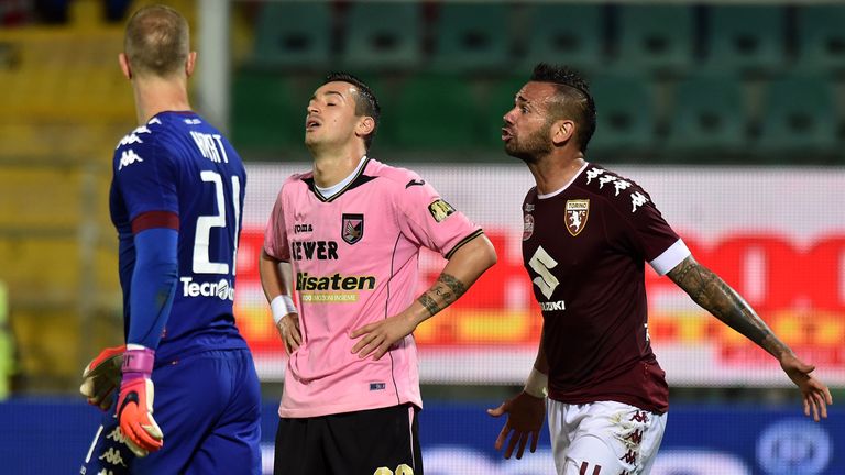 PALERMO, ITALY - OCTOBER 17:  Ilja Nestorovski (C) of Palermo shows his dejection after missing a goal during the Serie A match between US Citta di Palermo